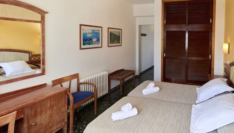 Номер Стандарт, Hostal Illes Pitiüses