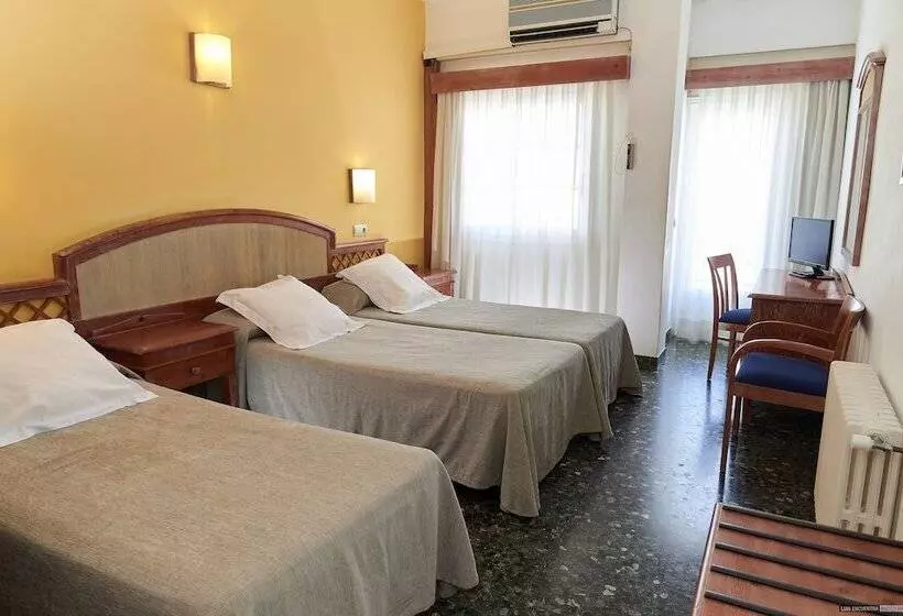 スタンダードトリプルルーム, Hostal Illes Pitiüses