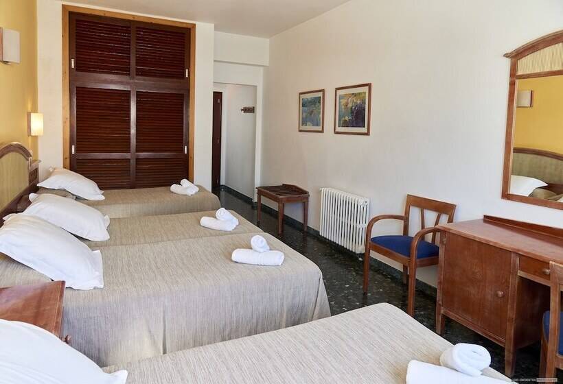 اتاق استاندارد چهار تخته, Hostal Illes Pitiüses