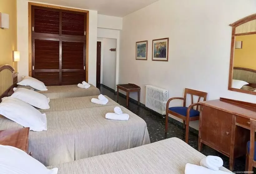 スタンダード４人部屋, Hostal Illes Pitiüses