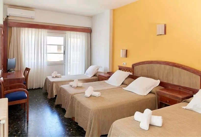 スタンダード４人部屋, Hostal Illes Pitiüses
