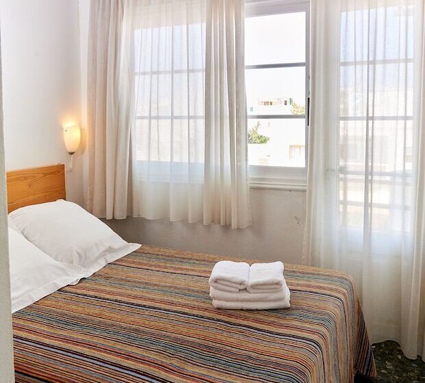 اتاق عادی, Hostal Illes Pitiüses