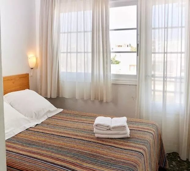 ベーシックルーム, Hostal Illes Pitiüses