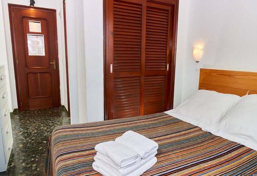 Номер Basic, Hostal Illes Pitiüses
