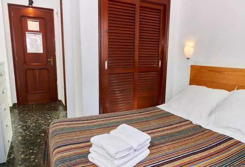 ベーシックルーム, Hostal Illes Pitiüses