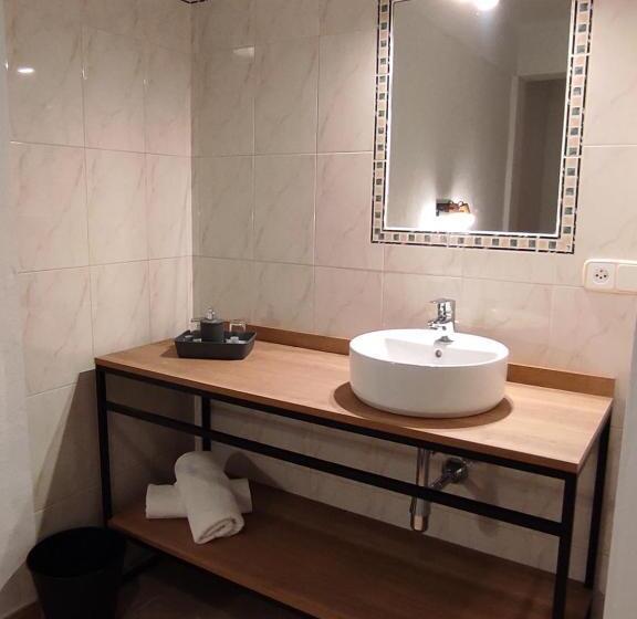 Habitación Estándar Baño Compartido, Hostal Nadal