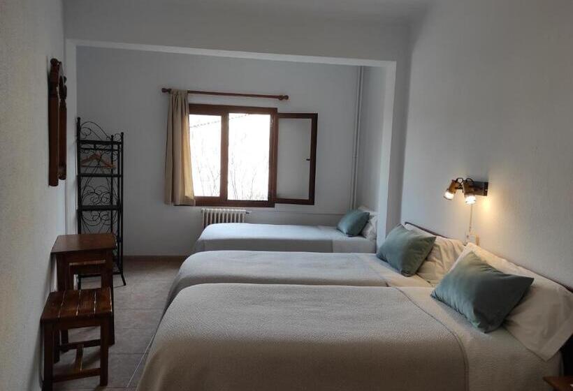غرفة عائلية حمام مشترك, Hostal Nadal