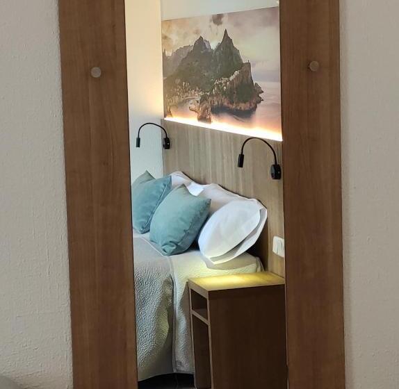 חדר משפחתי, Hostal Nadal