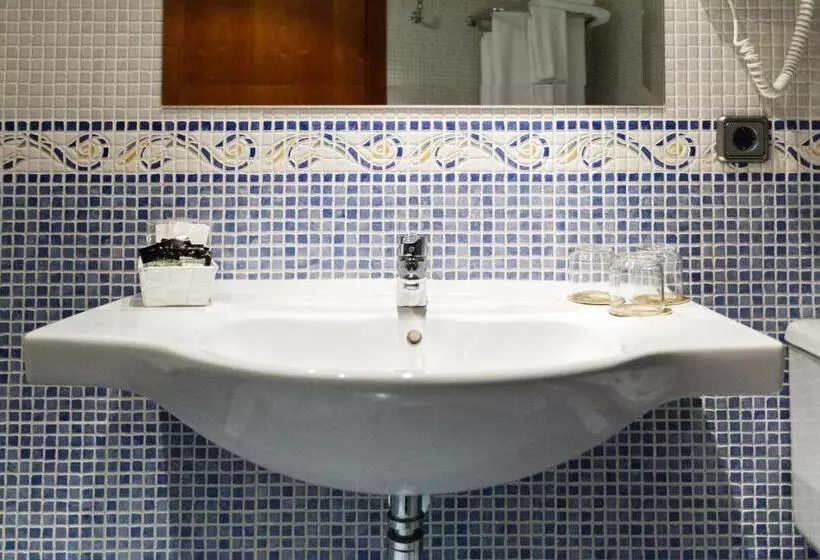 Habitació Triple Estàndard, Valencia