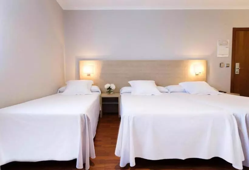 Habitació Triple Estàndard, Valencia