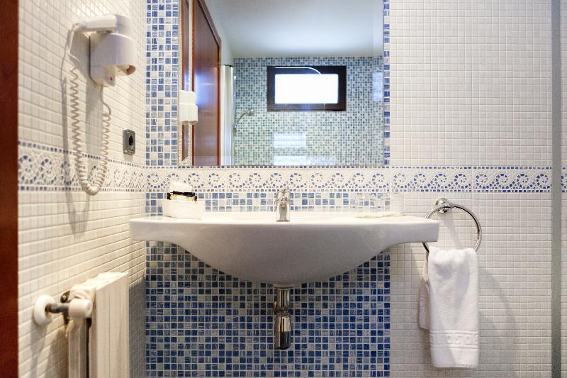 Номер Economy, Valencia