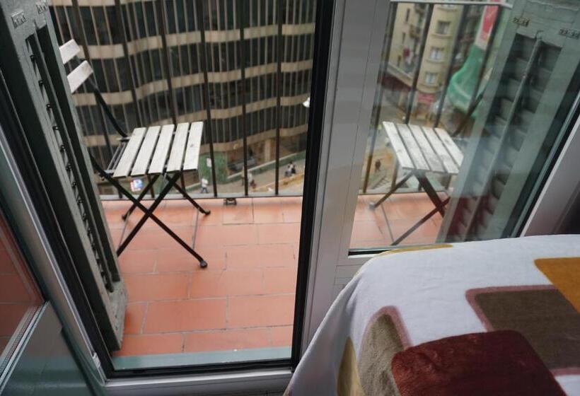 اتاق استاندارد چهارنفره با بالکن, Pensión Casa Blanca