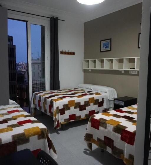 اتاق استاندارد چهارنفره با بالکن, Pensión Casa Blanca