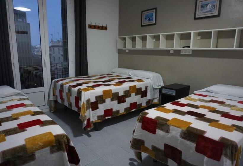 اتاق استاندارد چهارنفره با بالکن, Pensión Casa Blanca