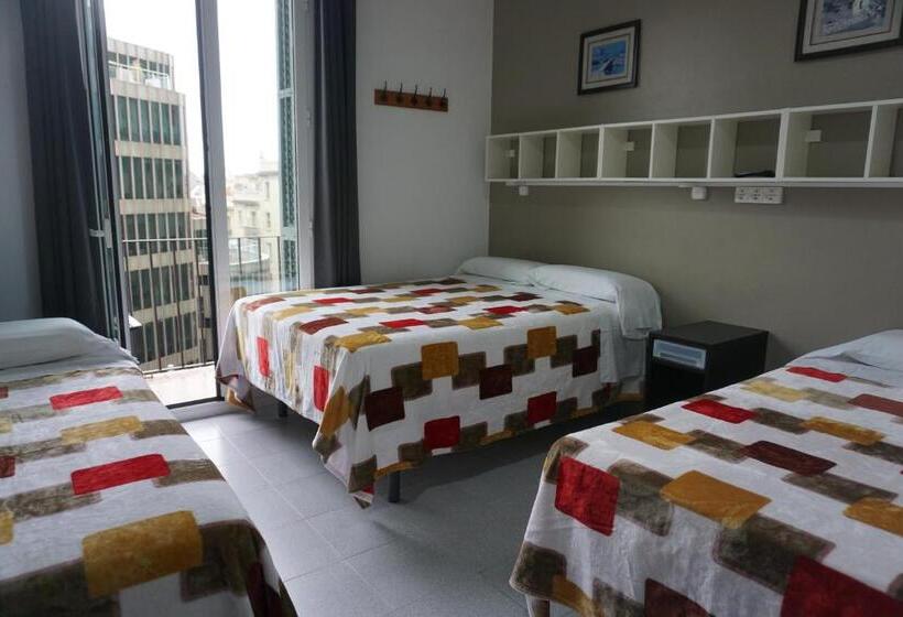 اتاق استاندارد چهارنفره با بالکن, Pensión Casa Blanca