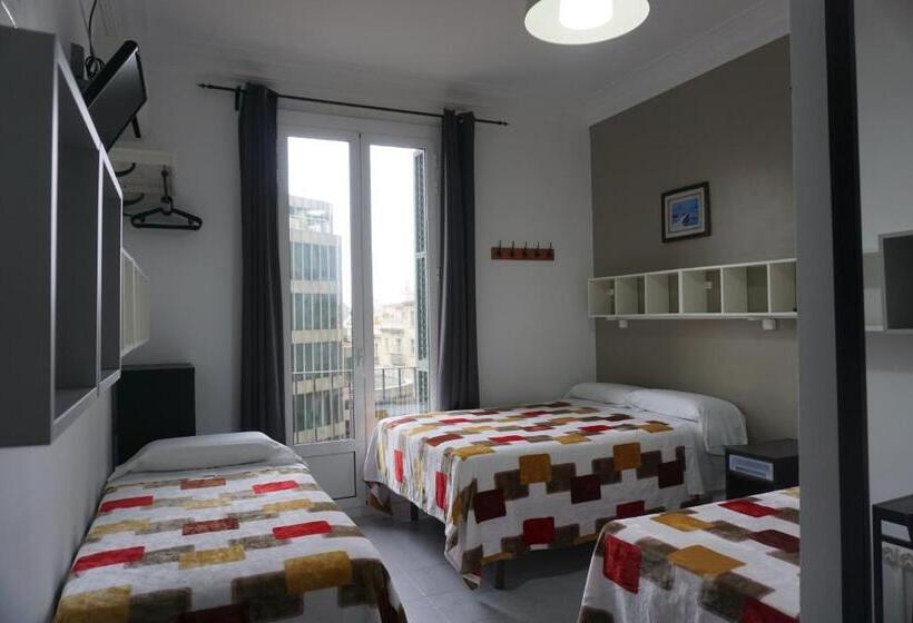 اتاق استاندارد چهارنفره با بالکن, Pensión Casa Blanca