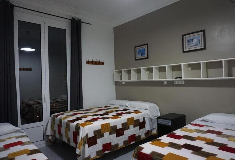 اتاق استاندارد چهارنفره با بالکن, Pensión Casa Blanca