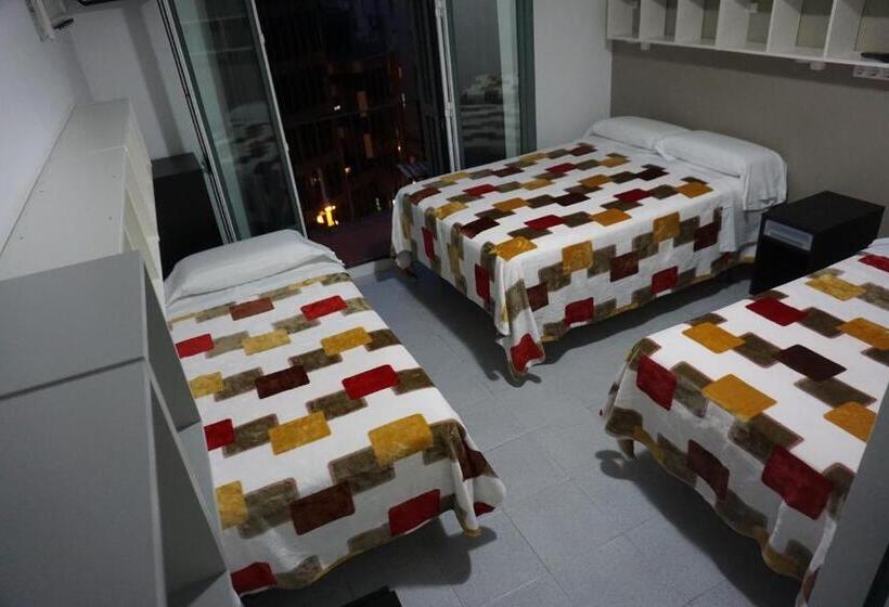 اتاق استاندارد چهارنفره با بالکن, Pensión Casa Blanca