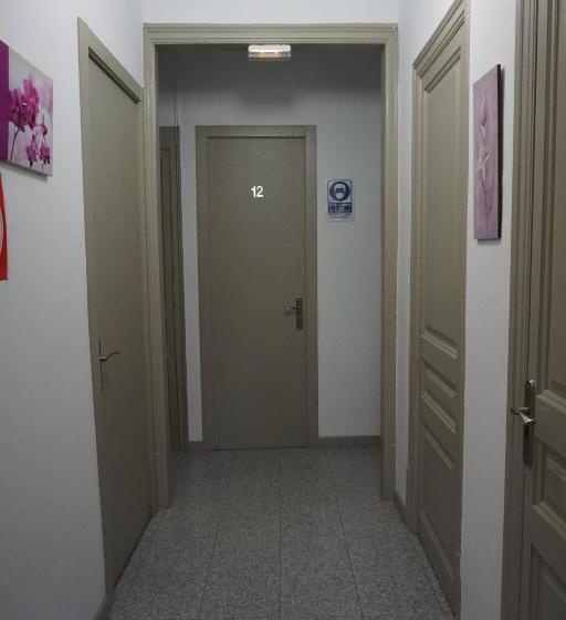 اتاق استاندارد چهار تخته, Pensión Casa Blanca