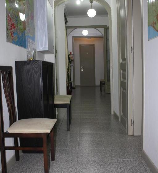 اتاق سهنفرۀ استاندارد با سرویس بهداشتی بیرون از اتاق, Pensión Casa Blanca