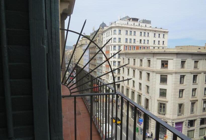 اتاق سهنفرۀ استاندارد با سرویس بهداشتی بیرون از اتاق, Pensión Casa Blanca