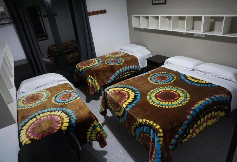 اتاق استاندارد چهار تخته, Pensión Casa Blanca