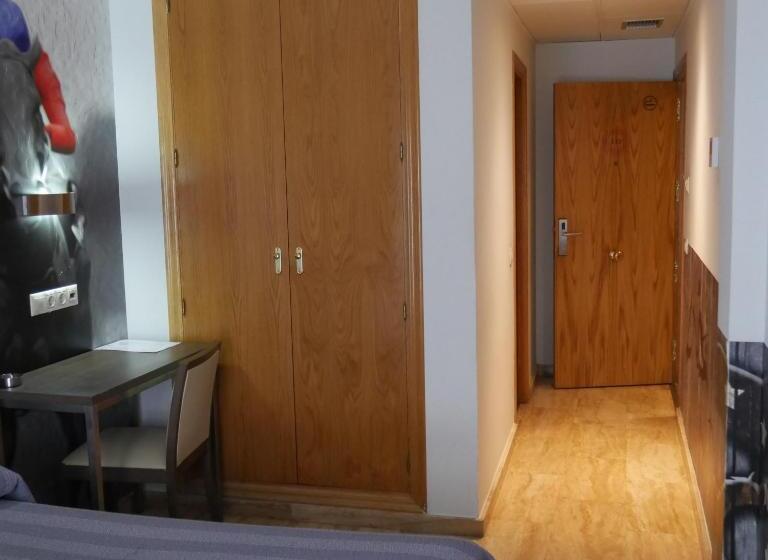 اتاق استاندارد, Hostal 4c Cuatro Caminos