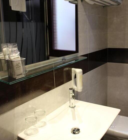 اتاق سوپریور, Hostal 4c Cuatro Caminos