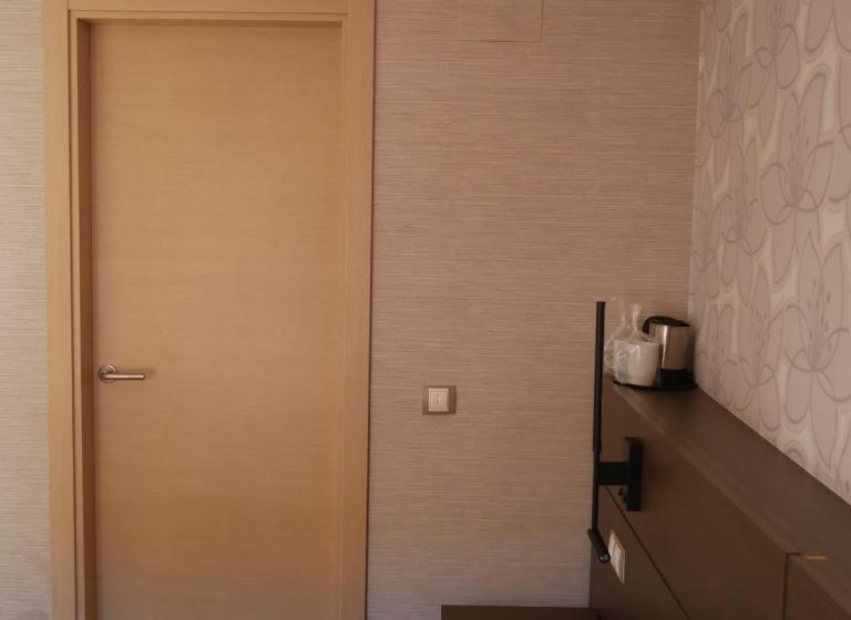 اتاق سوپریور, Hostal 4c Cuatro Caminos