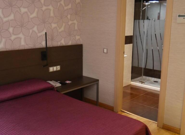 اتاق سوپریور, Hostal 4c Cuatro Caminos