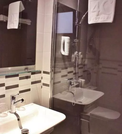 اتاق استاندارد, Hostal 4c Cuatro Caminos