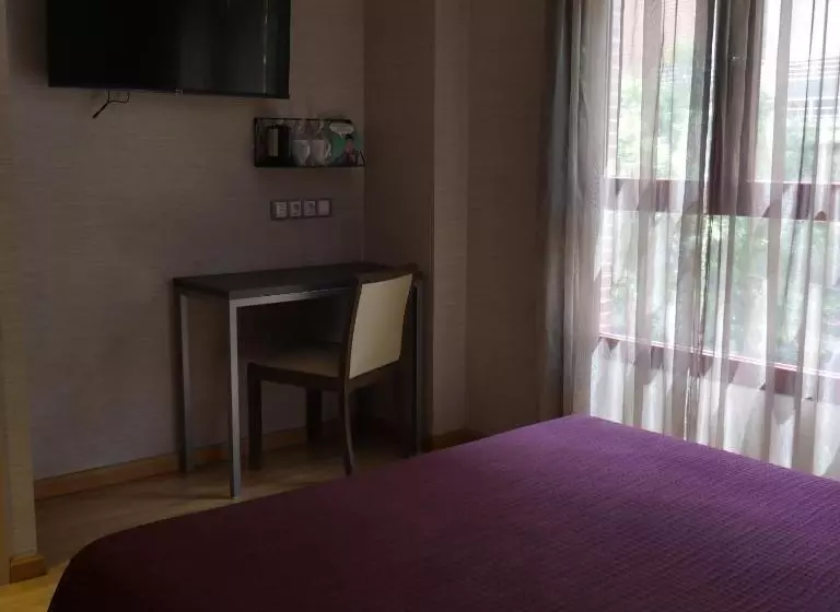 اتاق سوپریور, Hostal 4c Cuatro Caminos