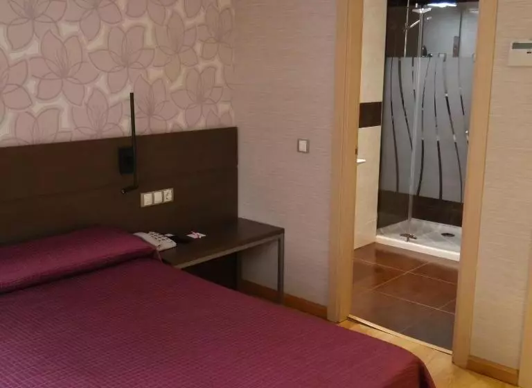 اتاق سوپریور, Hostal 4c Cuatro Caminos