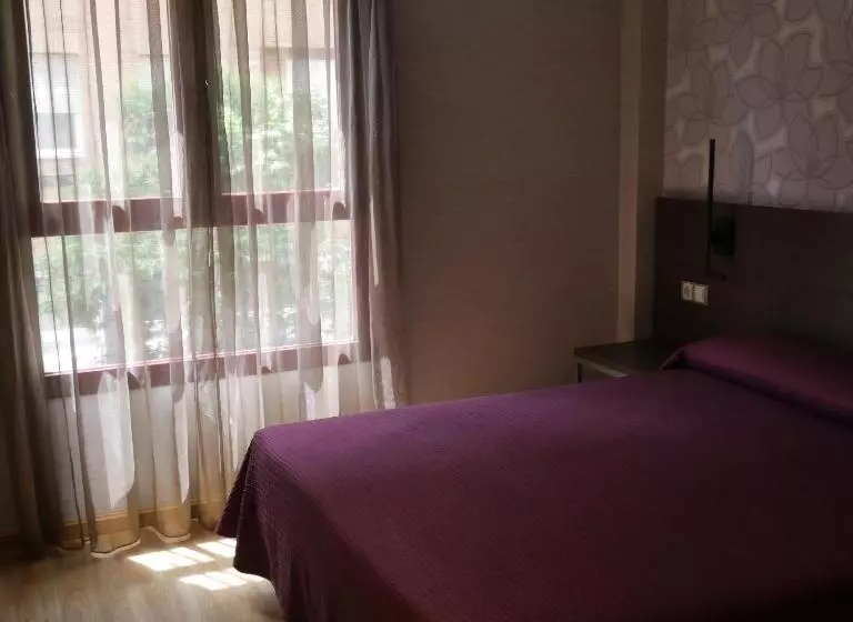 اتاق سوپریور, Hostal 4c Cuatro Caminos