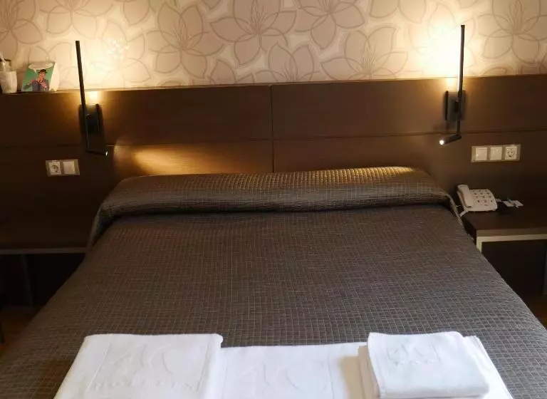اتاق سوپریور, Hostal 4c Cuatro Caminos