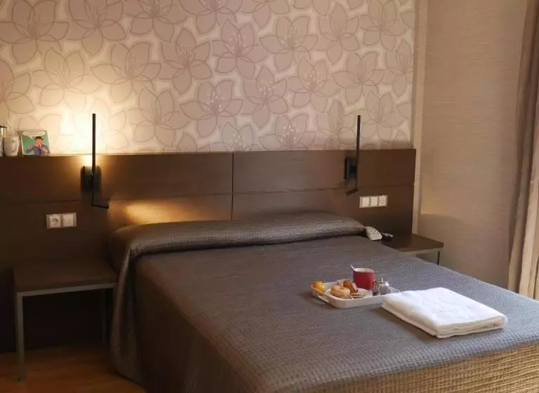 اتاق سوپریور, Hostal 4c Cuatro Caminos