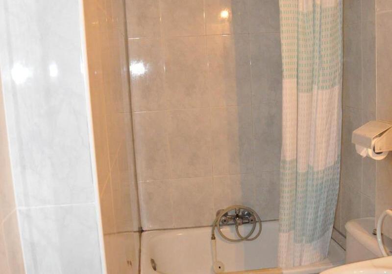 اتاق استاندارد یک نفره, Hostal Los Arcos