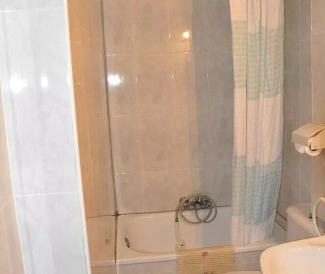 اتاق استاندارد یک نفره, Hostal Los Arcos