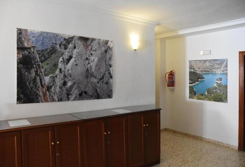 标准三人间, Hostal Restaurante El Cruce