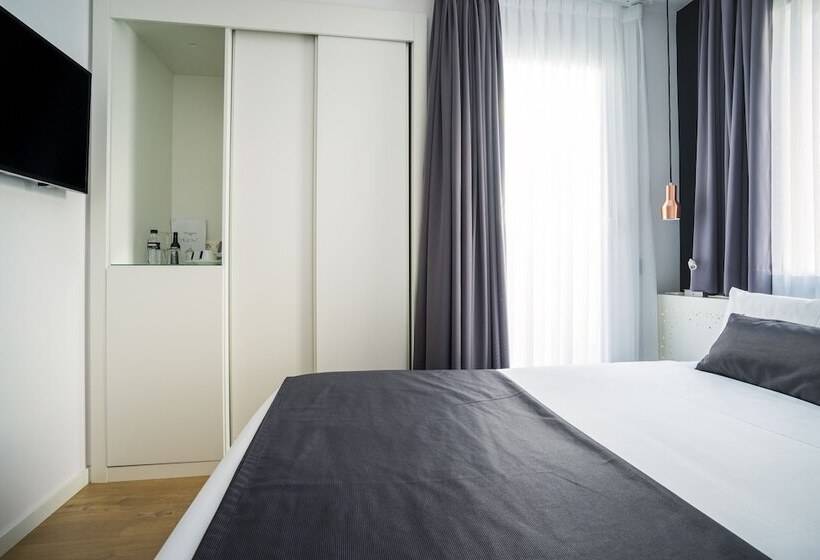 اتاق راحتی یک تخته, Due Temps Madrid