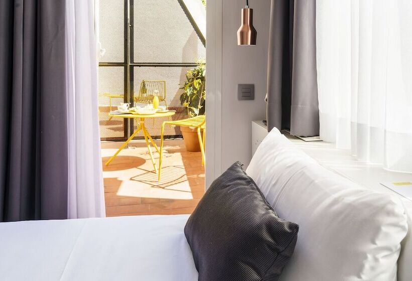 اتاق راحتی یک تخته, Due Temps Madrid