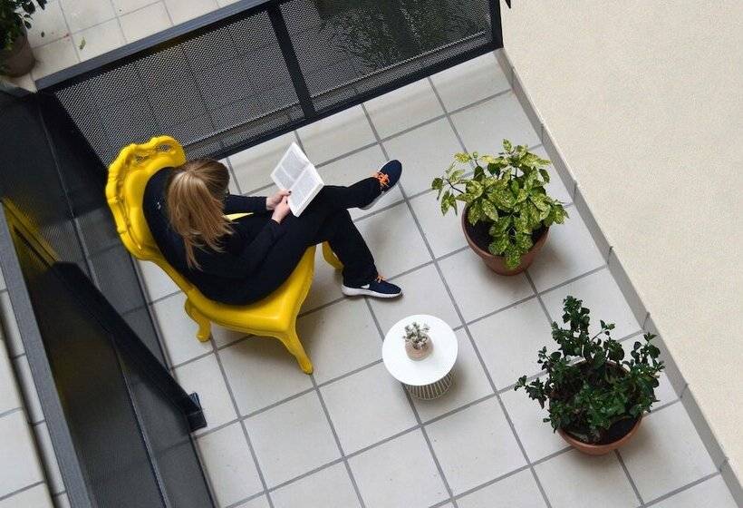 اتاق راحتی یک تخته, Due Temps Madrid