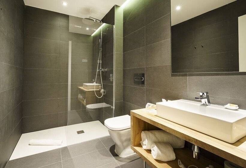 اتاق لوکس, Due Temps Madrid