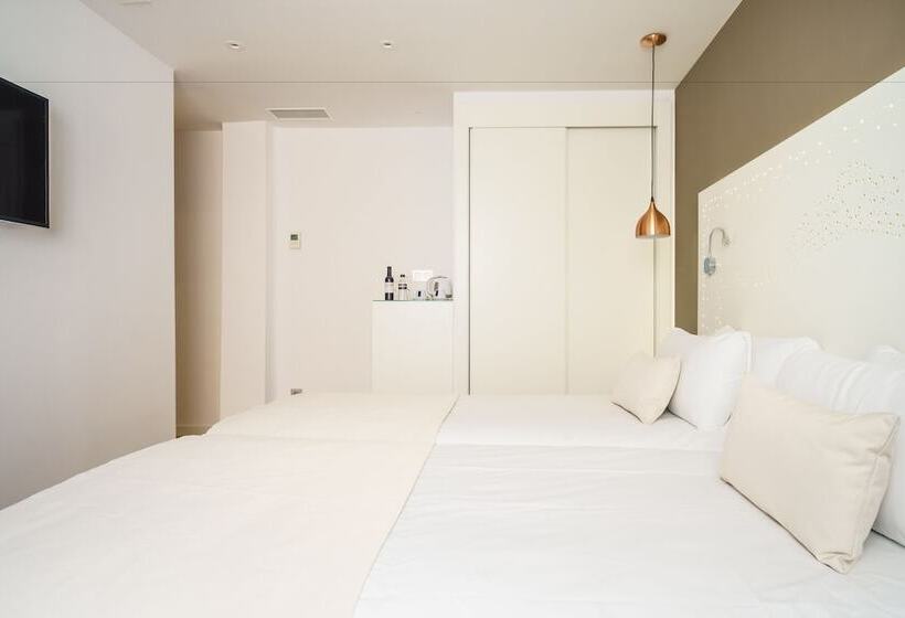 اتاق لوکس, Due Temps Madrid