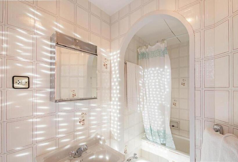 Quarto Familiar Basic, Avenida