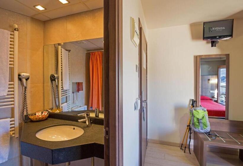 컴포트 룸, Avenida