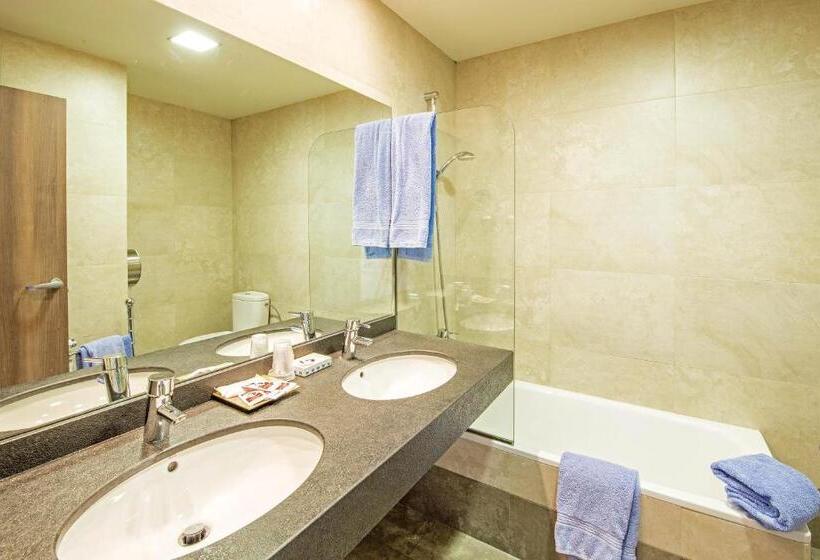 Семейный Номер Superior, Avenida