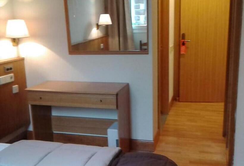 غرفة قياسية فردية, Elizondo