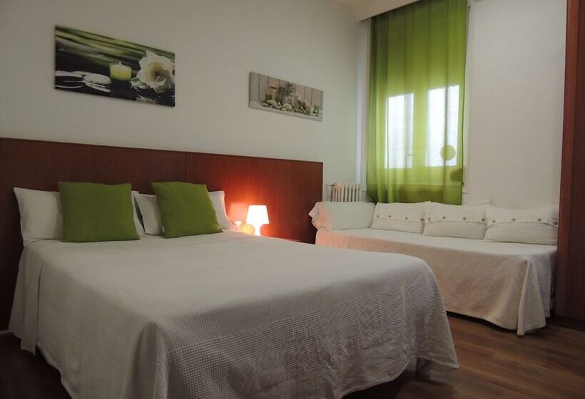 اتاق استاندارد سه نفره, Hostal Cervantes
