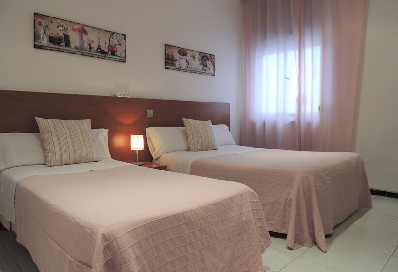 اتاق استاندارد سه نفره, Hostal Cervantes